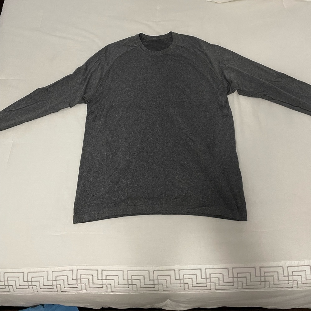 Lululemon vent tech long sleeve shirt